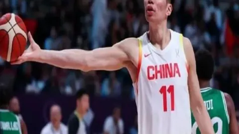 郑钦文2025年WTA ACE球数夺冠，人民日报客户端独家报道